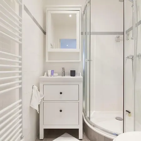 Mouette Yourhosthelper Cannes